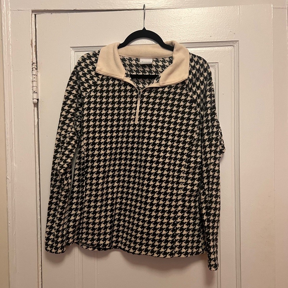 Columbia Black and Cream Pullover